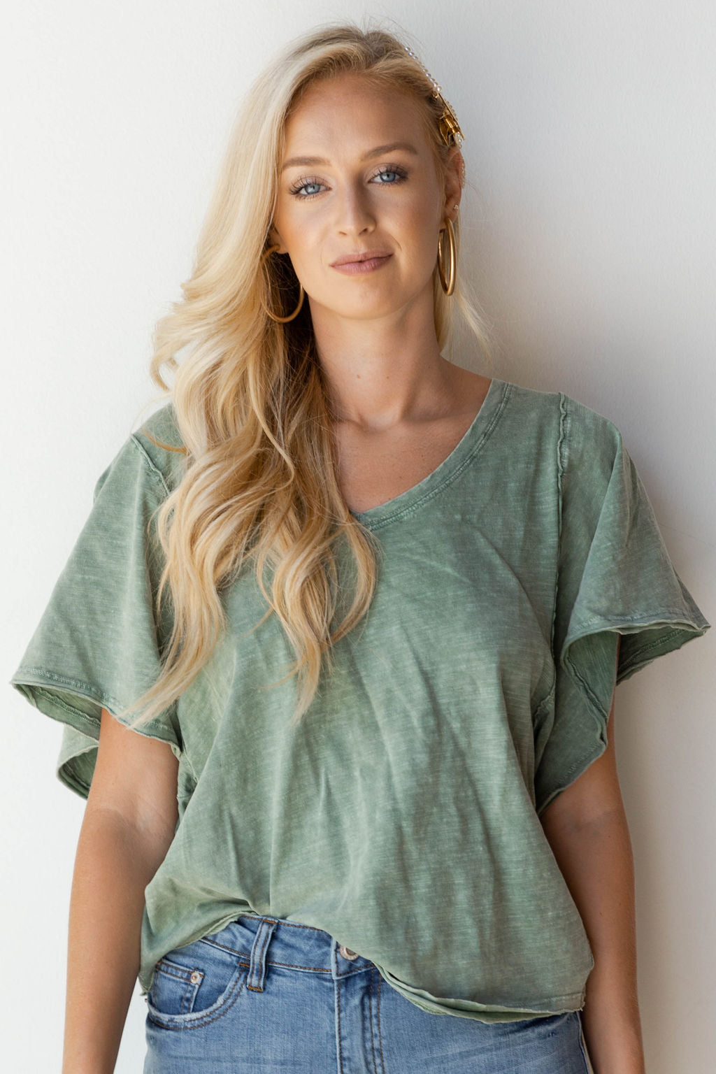 mode, flutter sleeve v neck tee