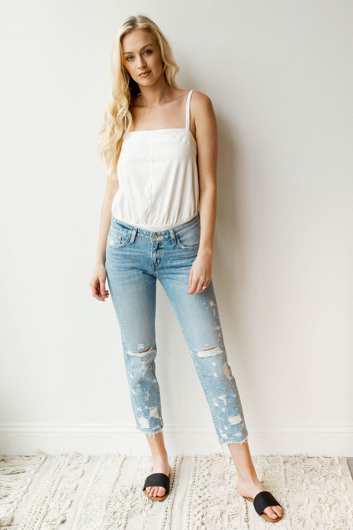 mode, dremeled boyfriend jeans