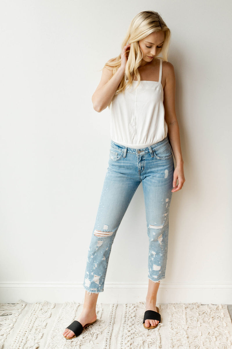 mode, dremeled boyfriend jeans