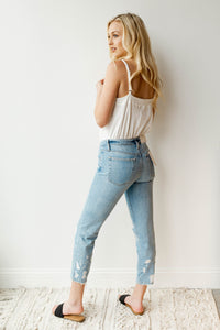 mode, dremeled boyfriend jeans