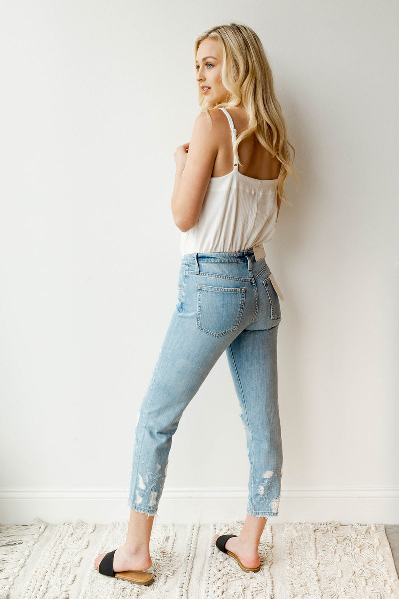 mode, dremeled boyfriend jeans