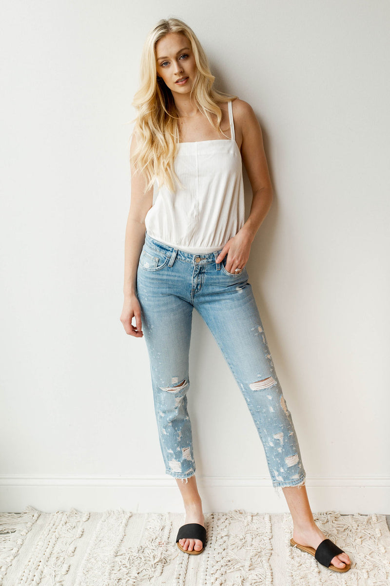 mode, dremeled boyfriend jeans