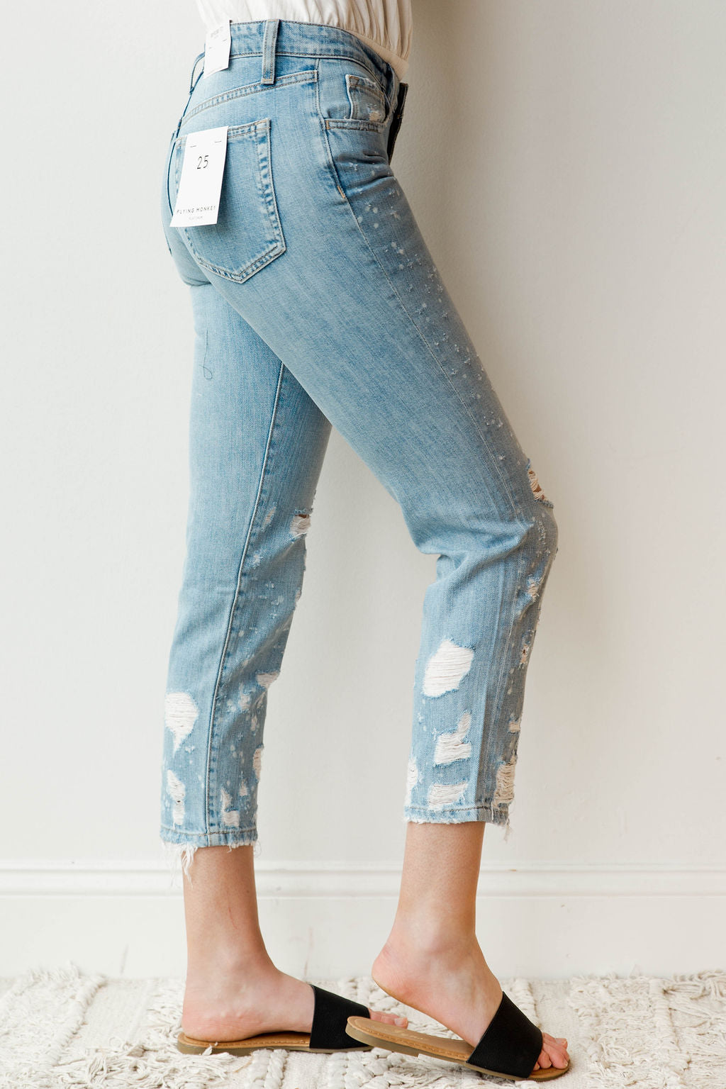 mode, dremeled boyfriend jeans