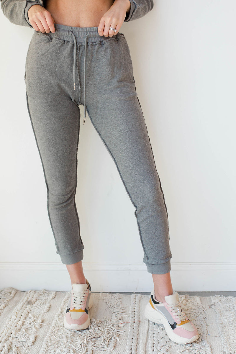 mode, Morning coffee Jogger pants inside out seam