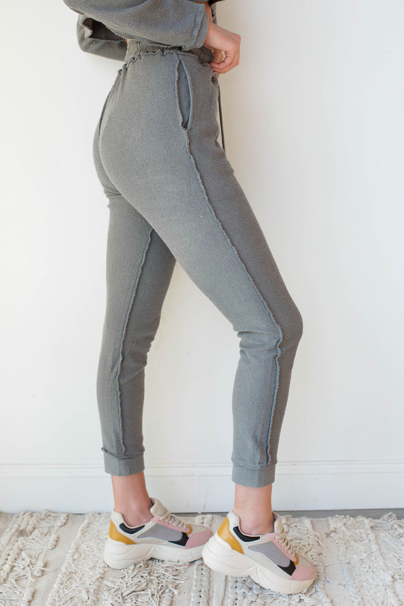 mode, Morning coffee Jogger pants inside out seam
