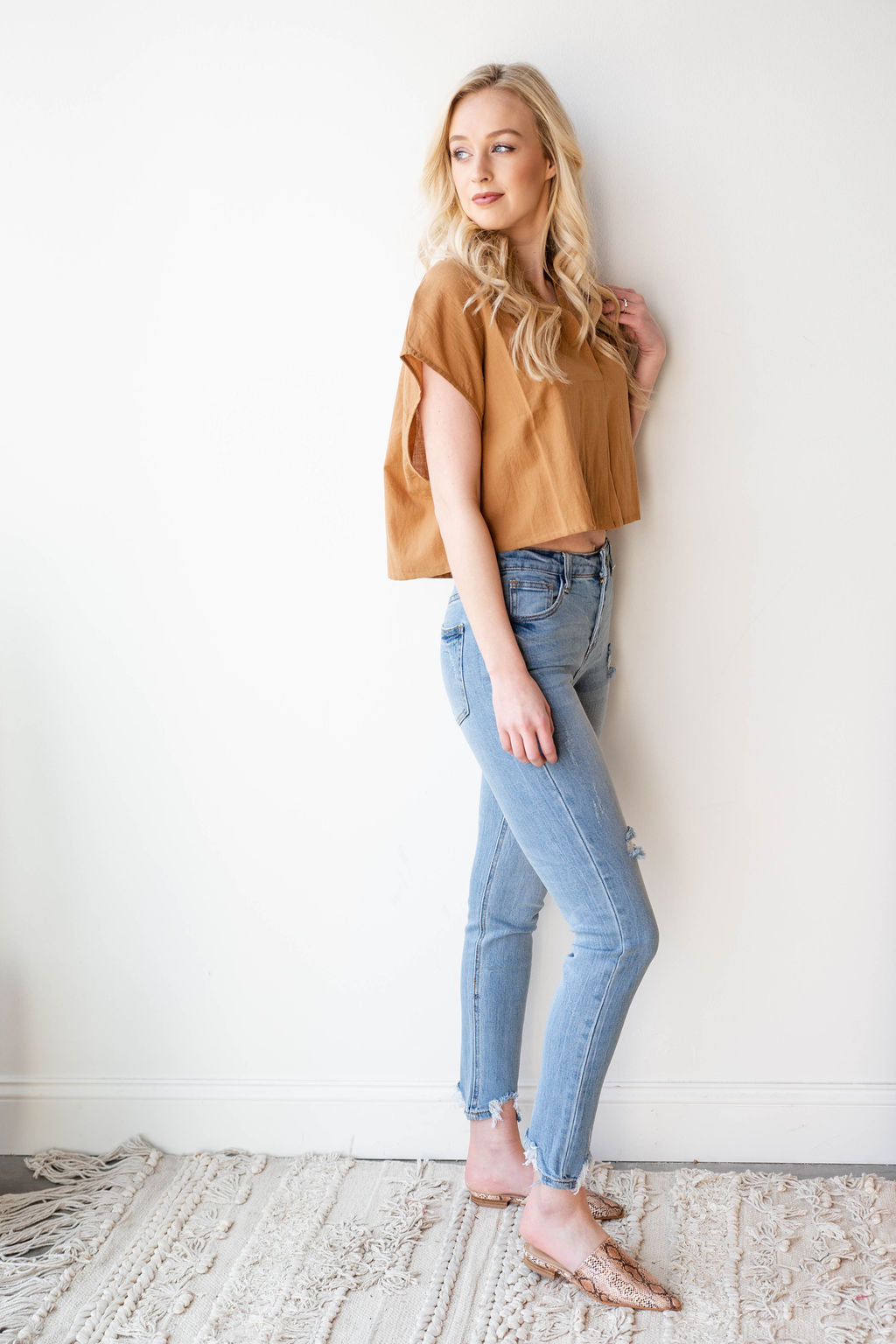mode, cotton ball crop shirt