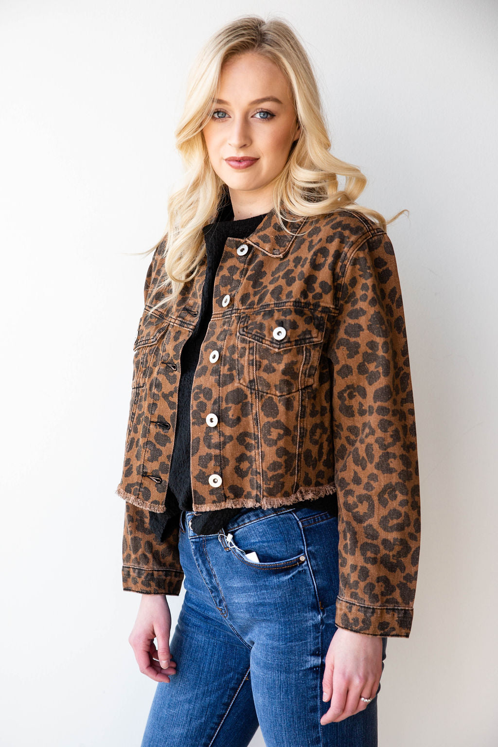 mode, majority wins raw hem denim jacket