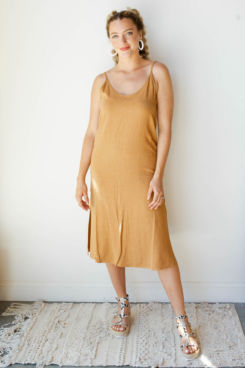mode, friendly face long slit dress