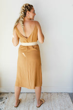 mode, friendly face long slit dress