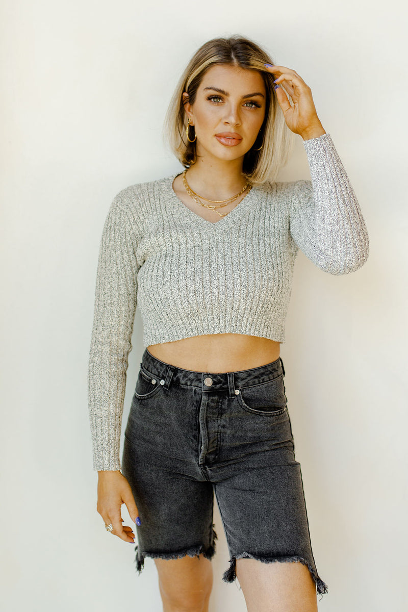 mode, static knit v neck sweater