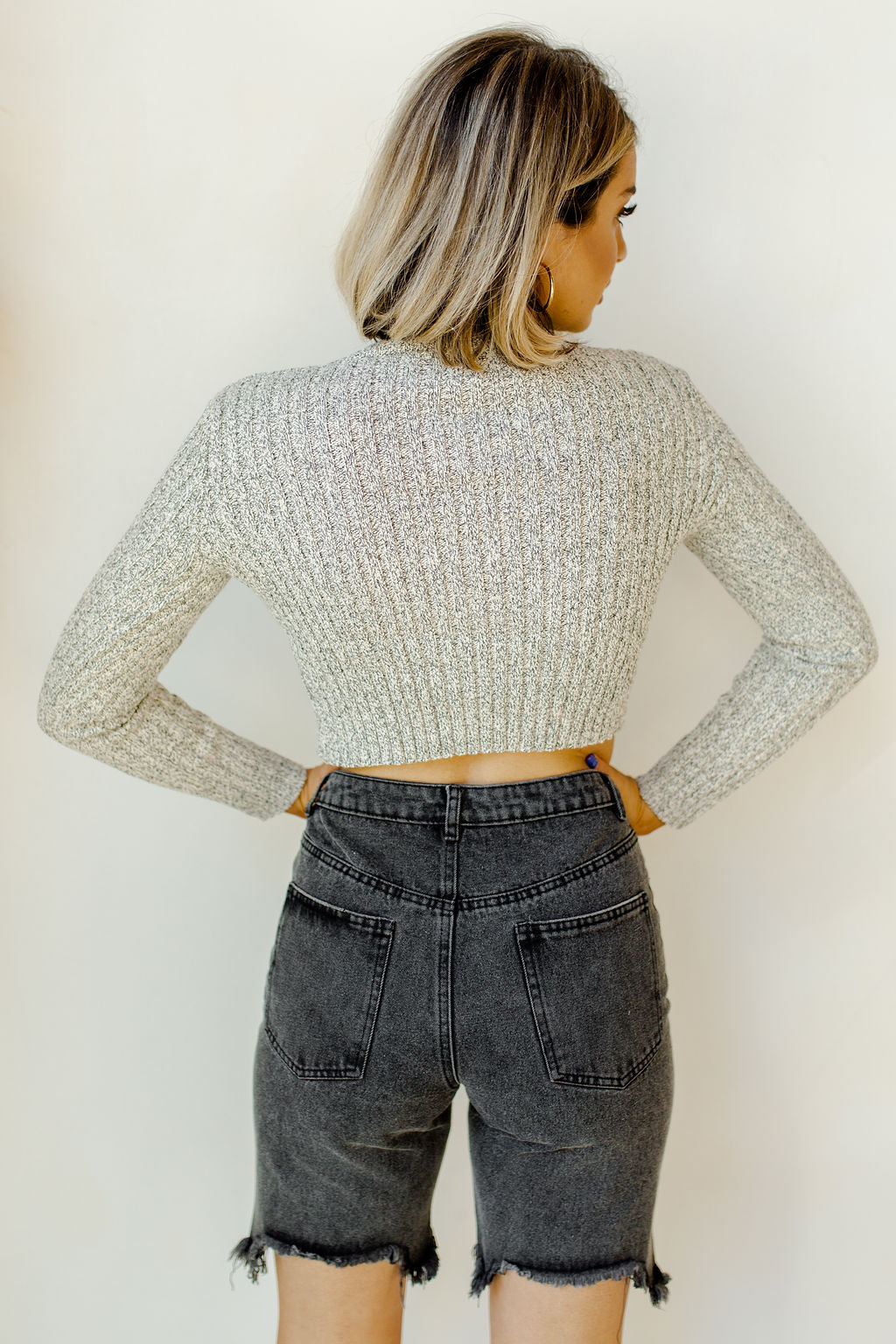 mode, static knit v neck sweater