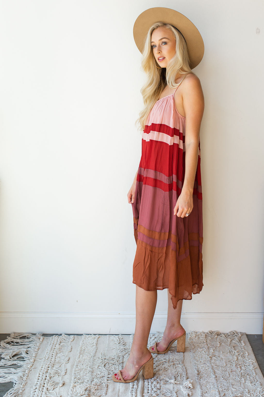 mode, sunset colors long dress