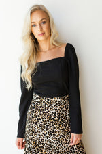 mode, square neck top