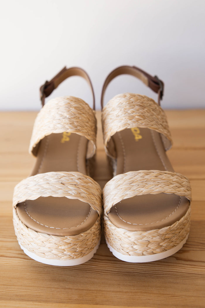 mode, wonderfully woven wedge sandal