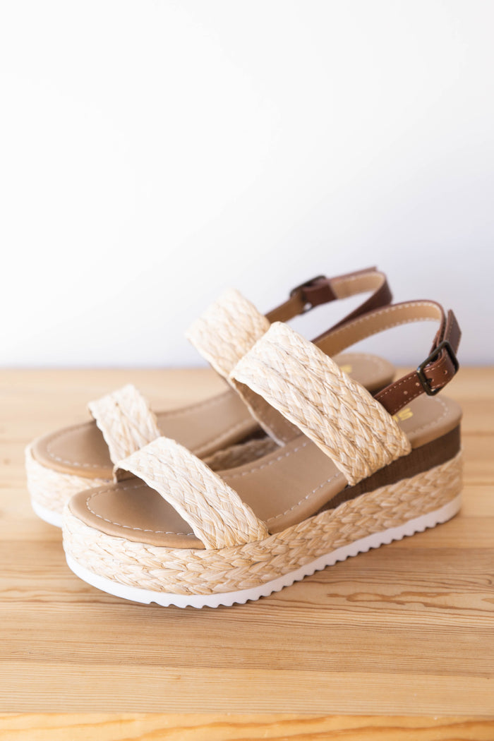 mode, wonderfully woven wedge sandal