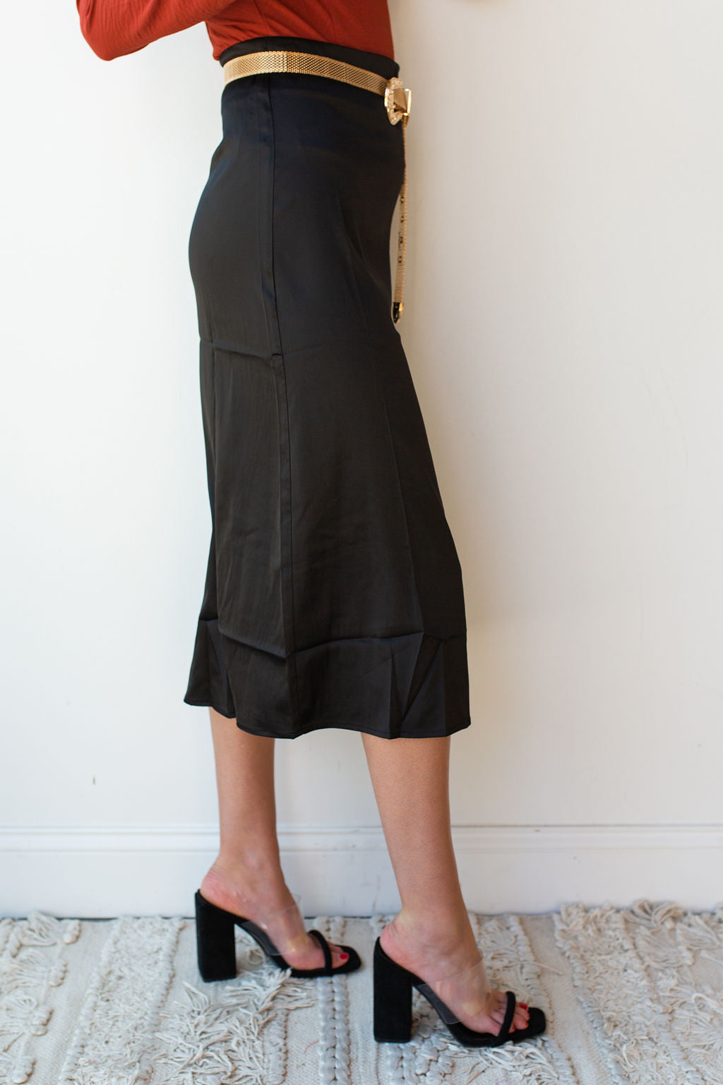 mode, satin midi skirt