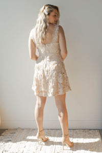 mode, floral lace mini dress