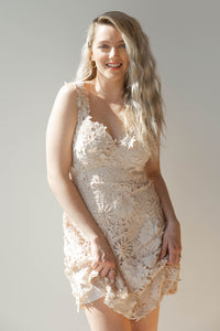 mode, floral lace mini dress