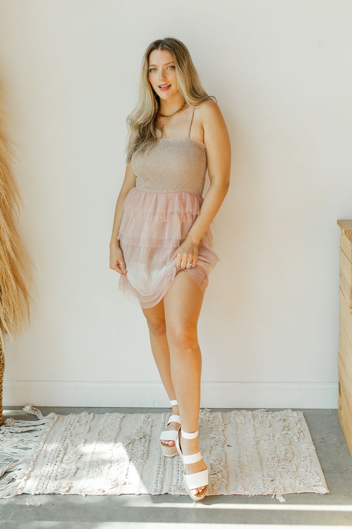 mode, fancy girl tulle dress