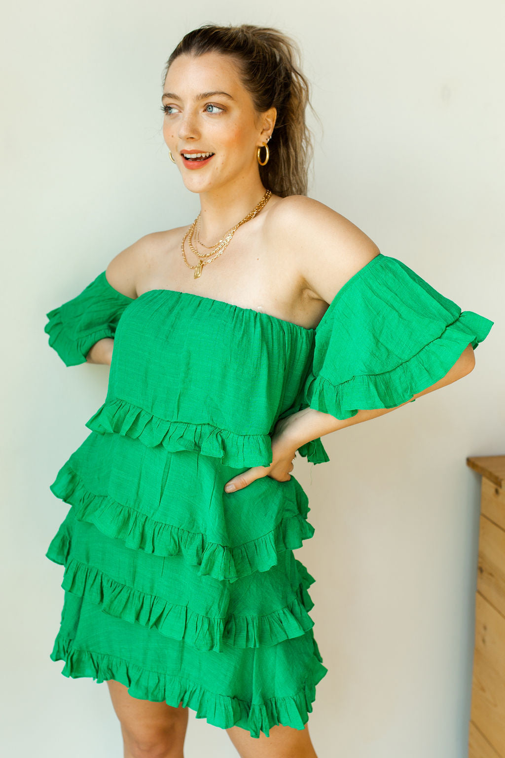 mode, open shoulder ruffle dress