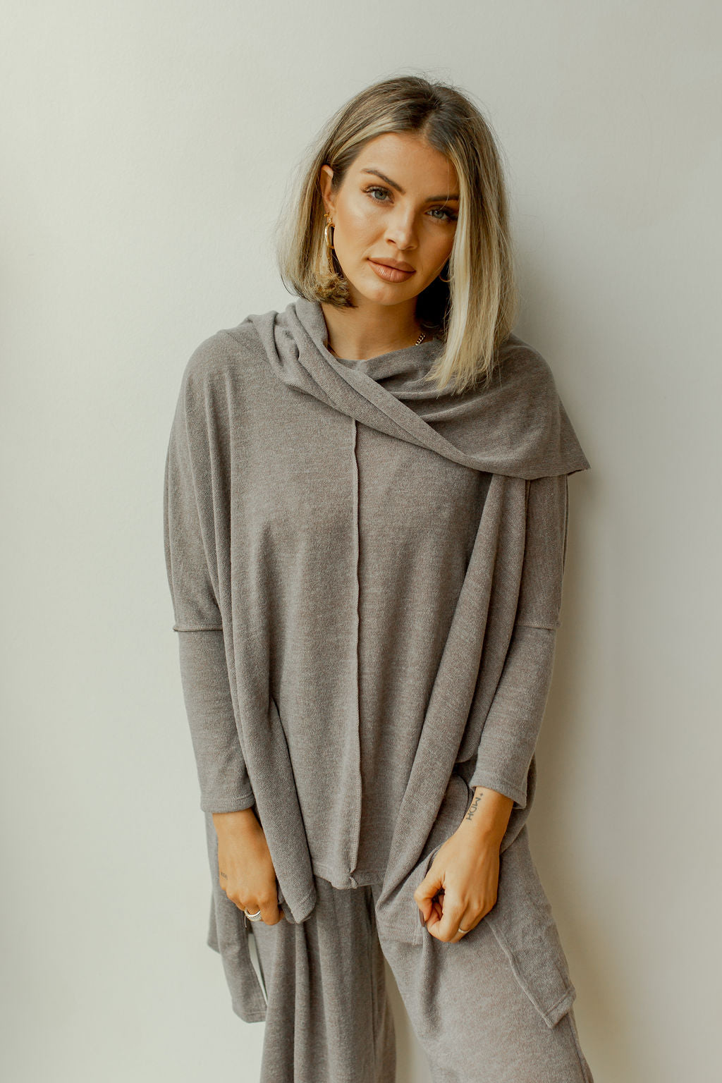 mode, meant to be set (cowlneck top)