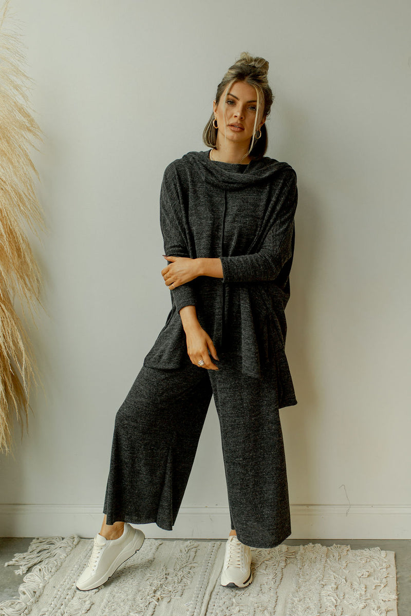 mode, meant to be set (cowlneck top)