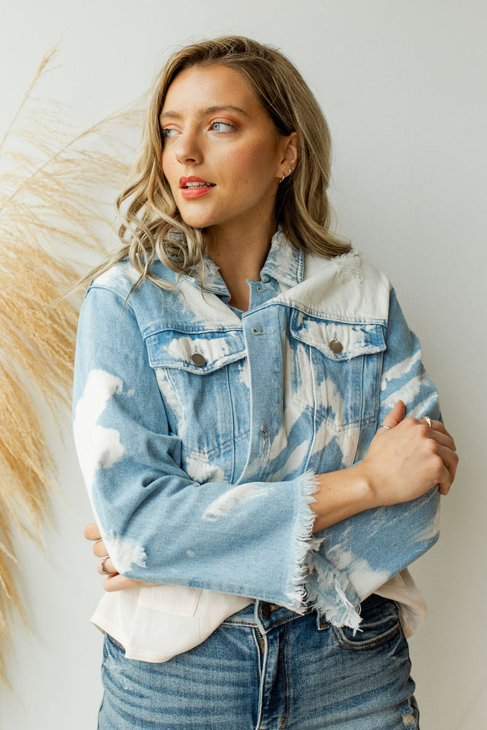mode, distressed bleach dye denim jacket