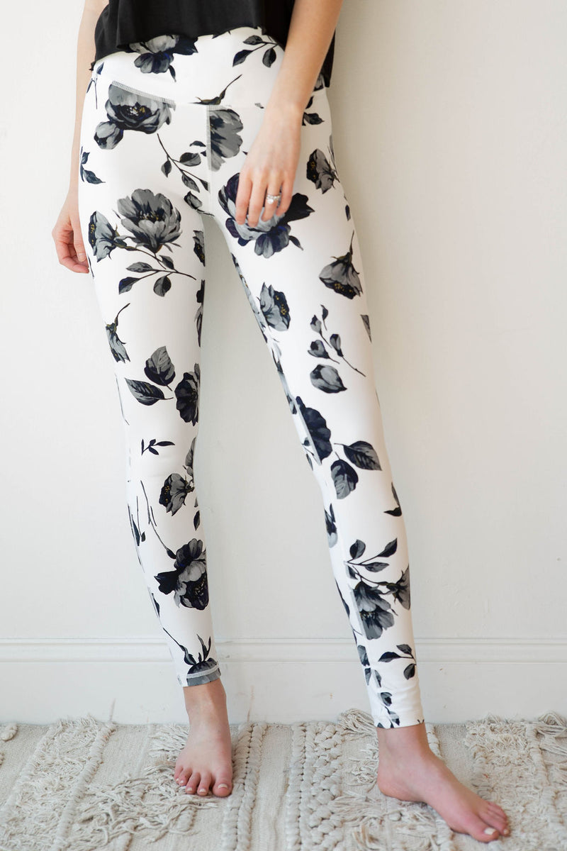mode, midnight roses leggings