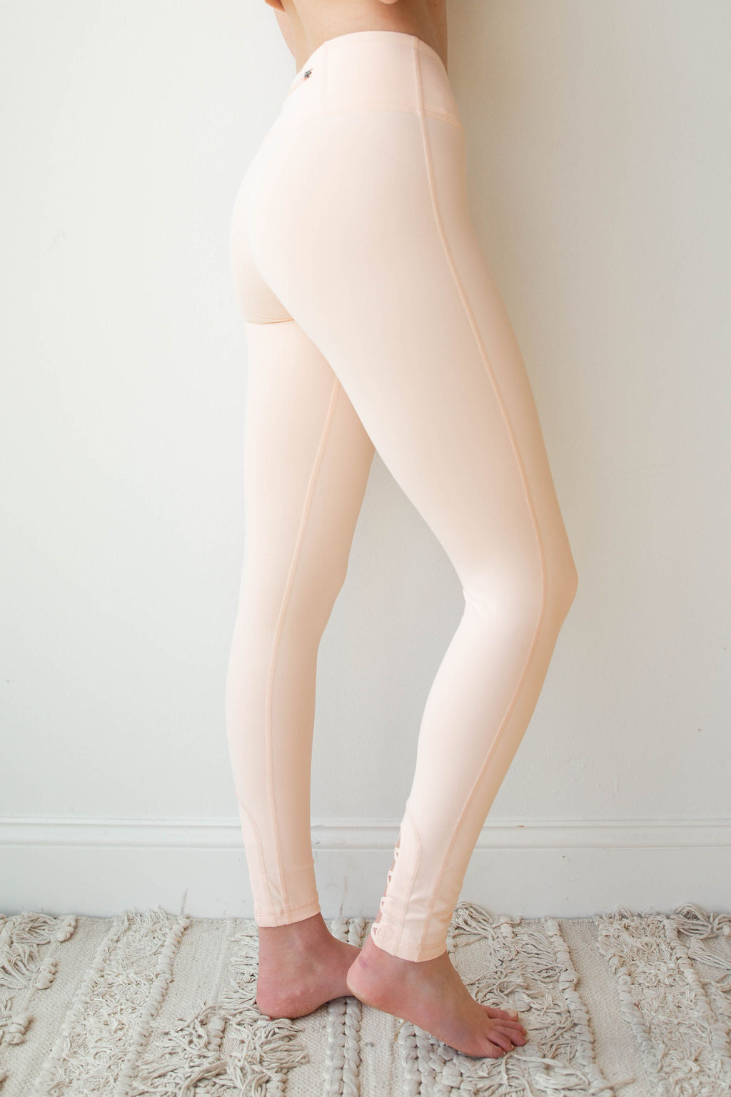 mode, criss cross ankle cut outs leggings
