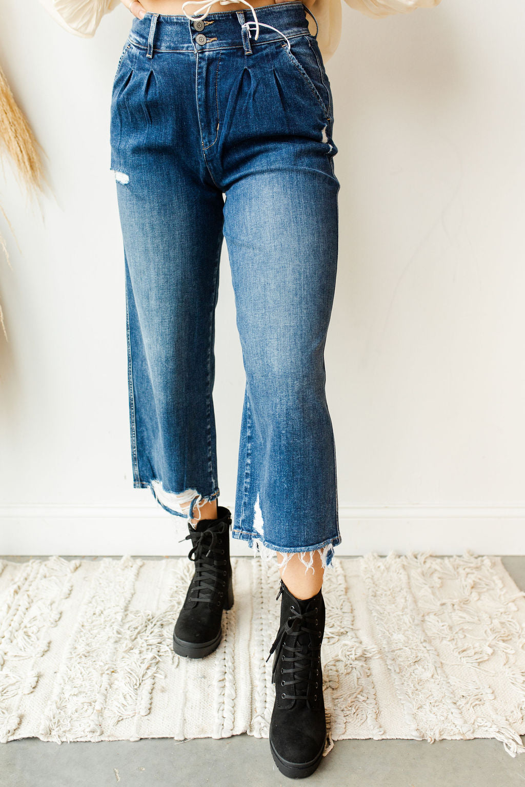 mode, super high rise pleated crop