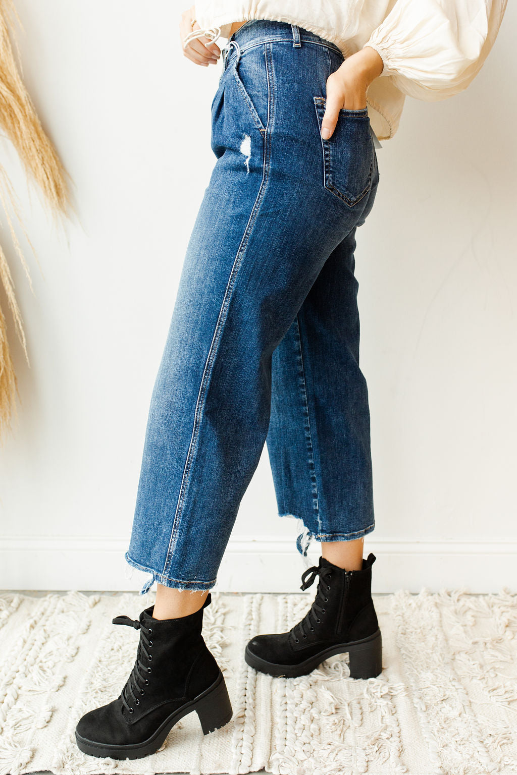 mode, super high rise pleated crop