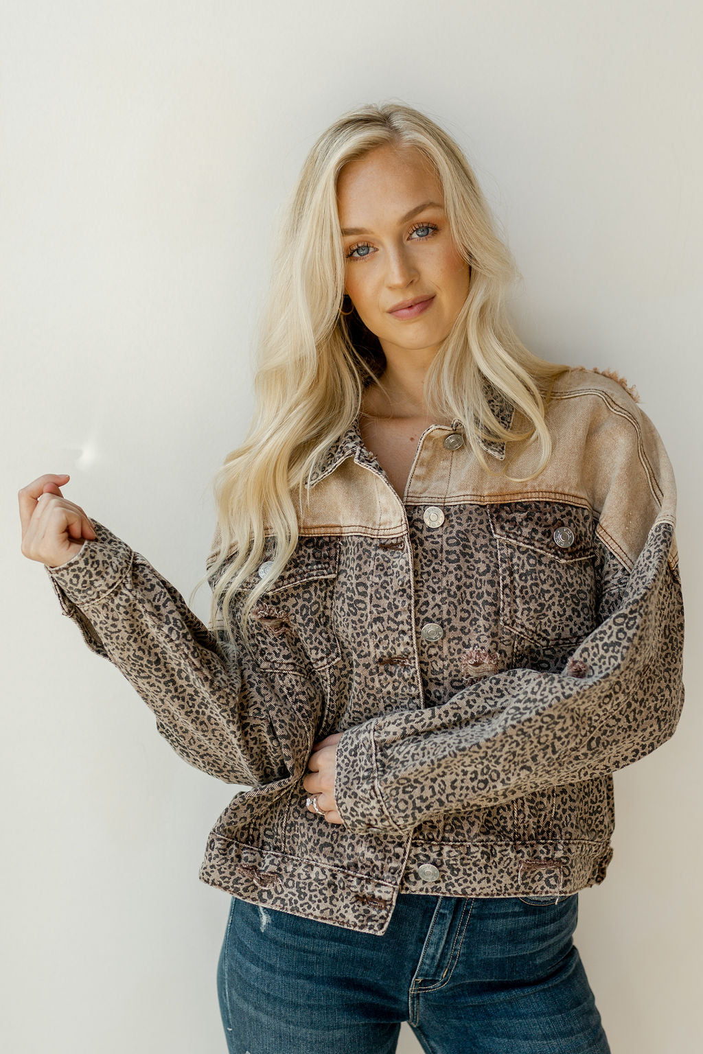 mode, leopard denim jacket