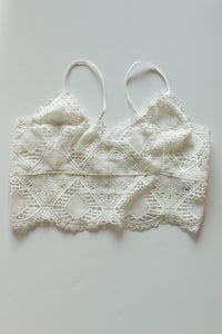 mode, crochet lace bralette
