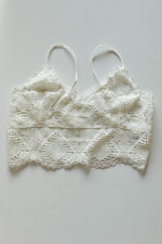 mode, crochet lace bralette
