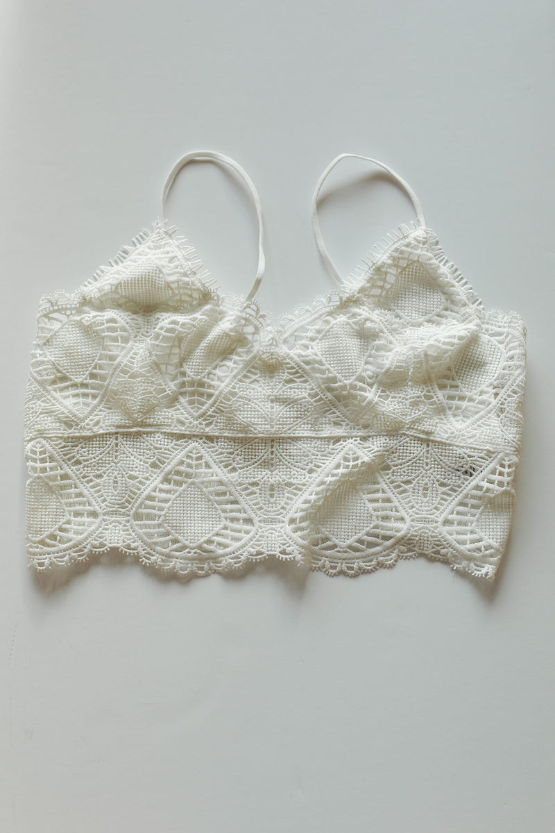 mode, crochet lace bralette