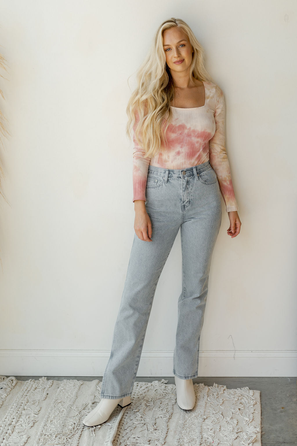 mode, cool girl straight denim