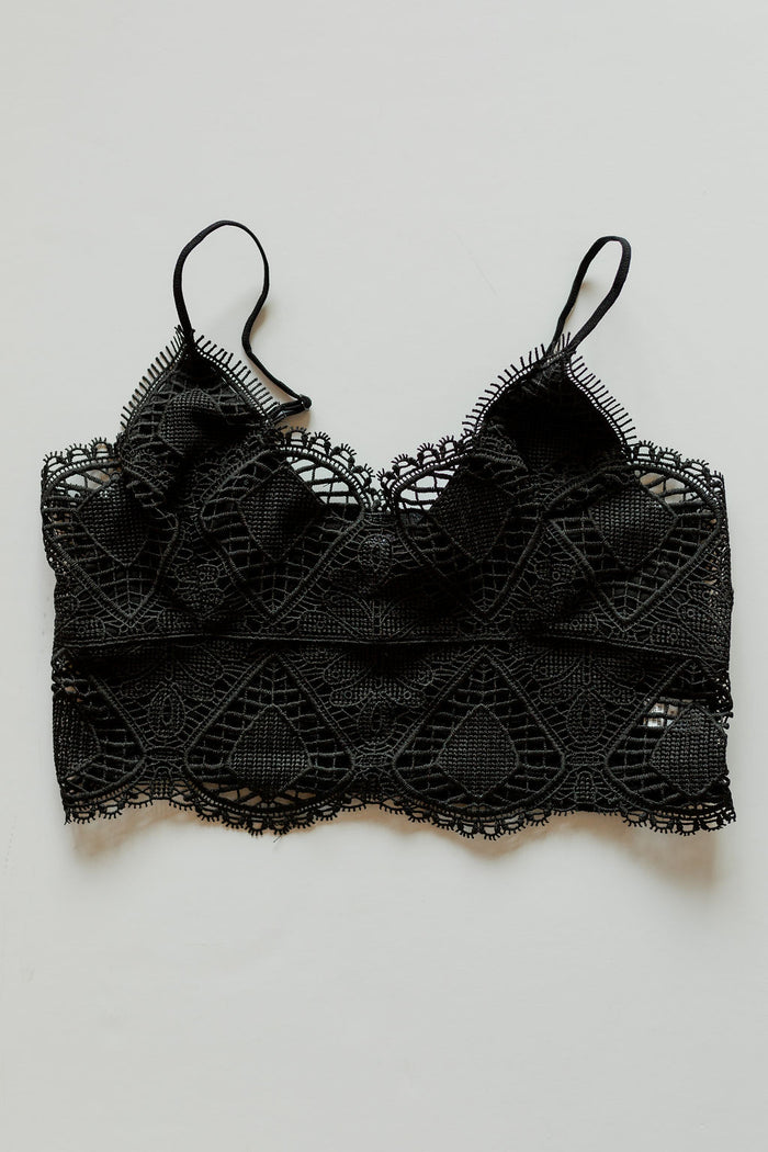 mode, crochet lace bralette