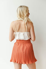 mode, perfectly pleated skirt