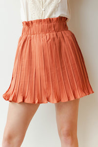 mode, perfectly pleated skirt