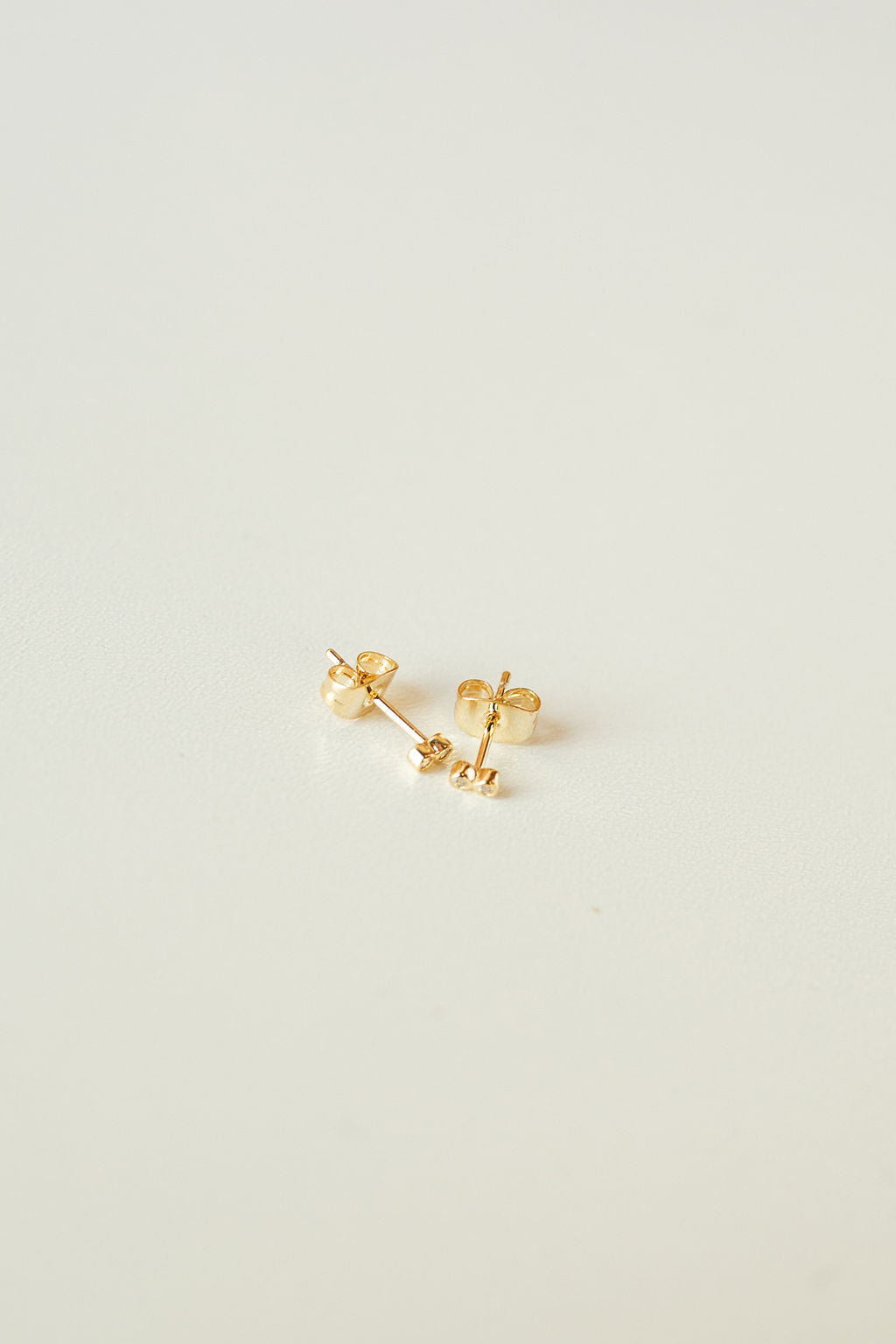 mode, tiny double stud