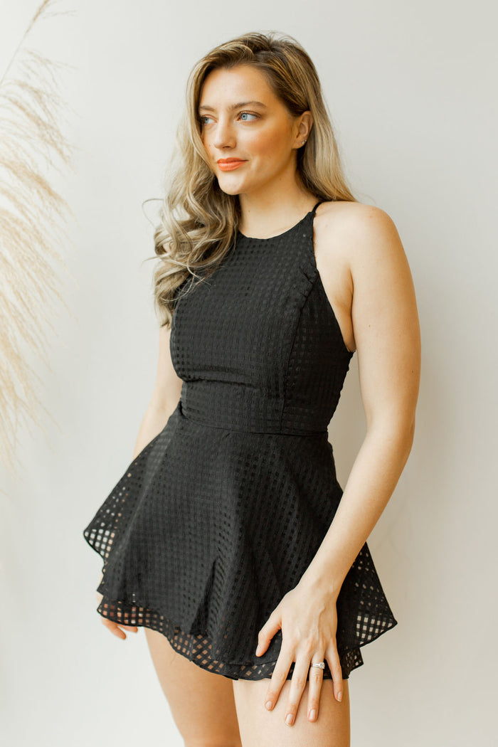 mode, halter open back layer dress