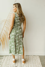 mode, Shady palm tree dress