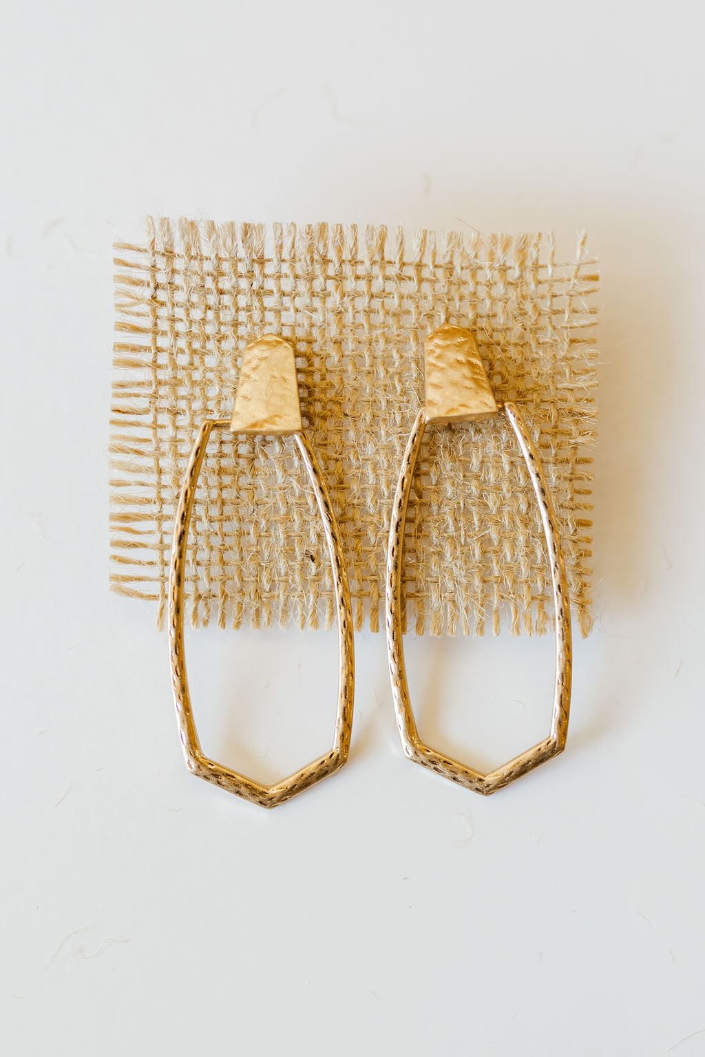 mode, hammered oblong hoop