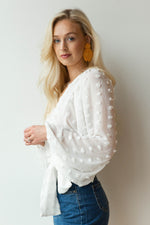 mode, pop of texture blouse