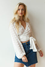 mode, pop of texture blouse