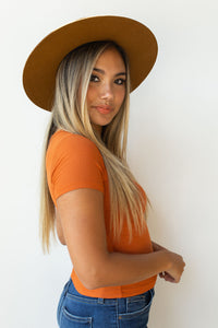 mode, round neck rib top