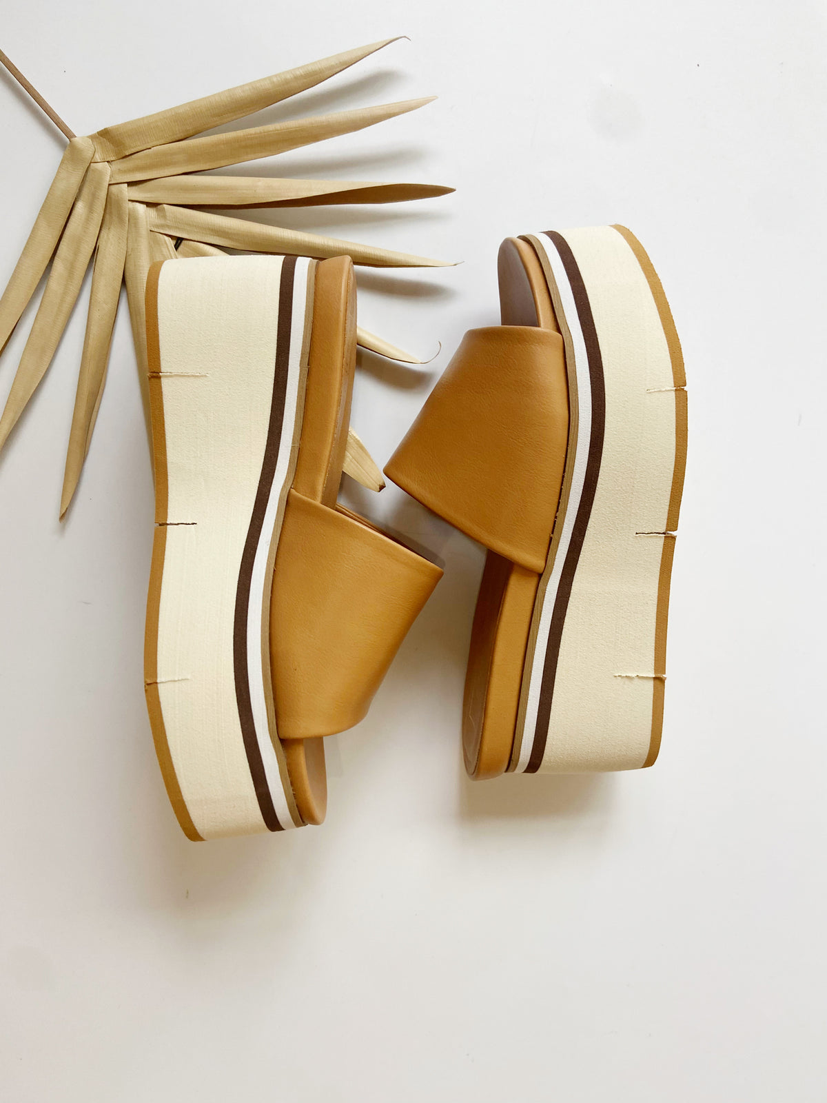 mode, jade flatform sandals
