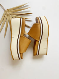 mode, jade flatform sandals