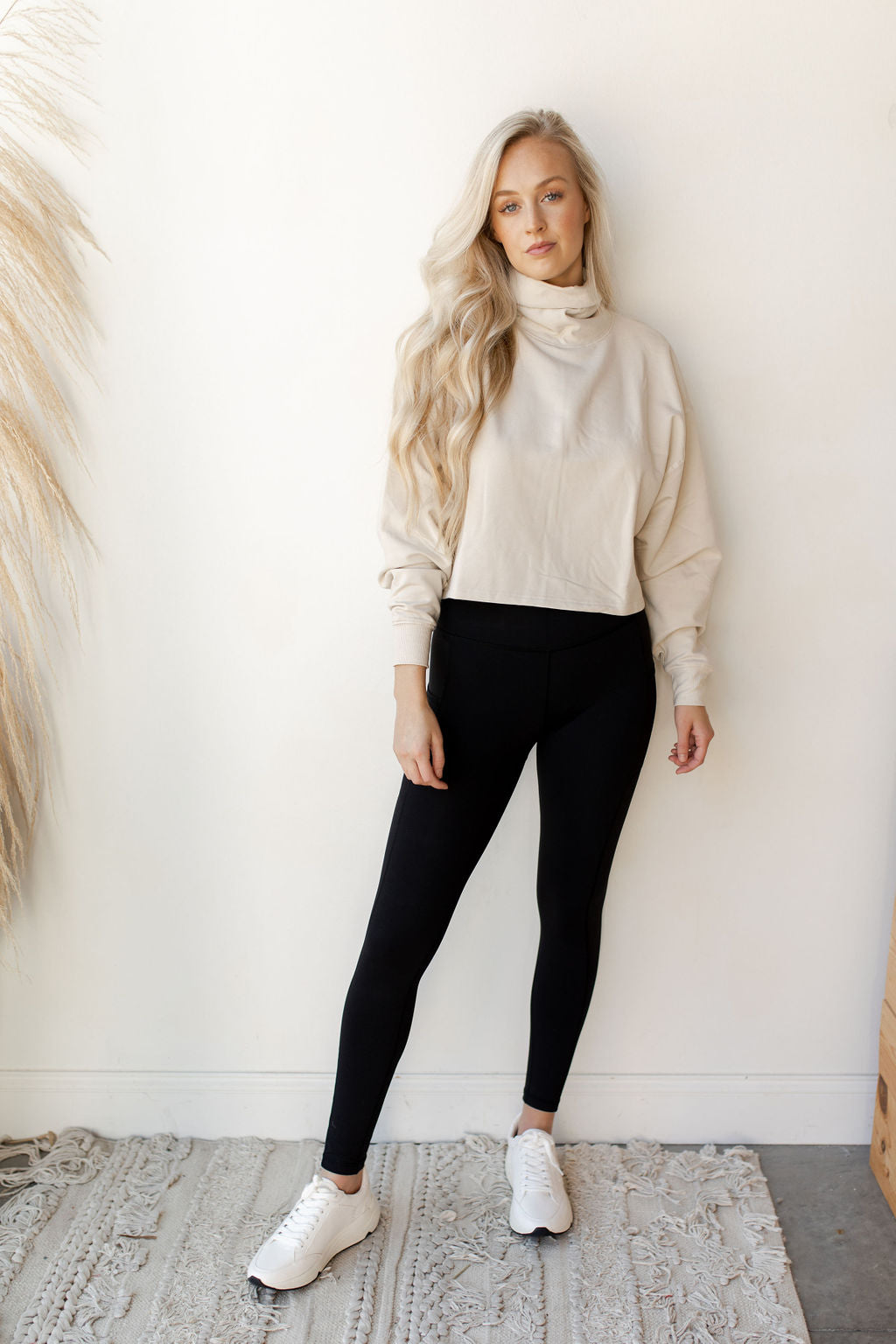 mode, turtle neck crop pullover