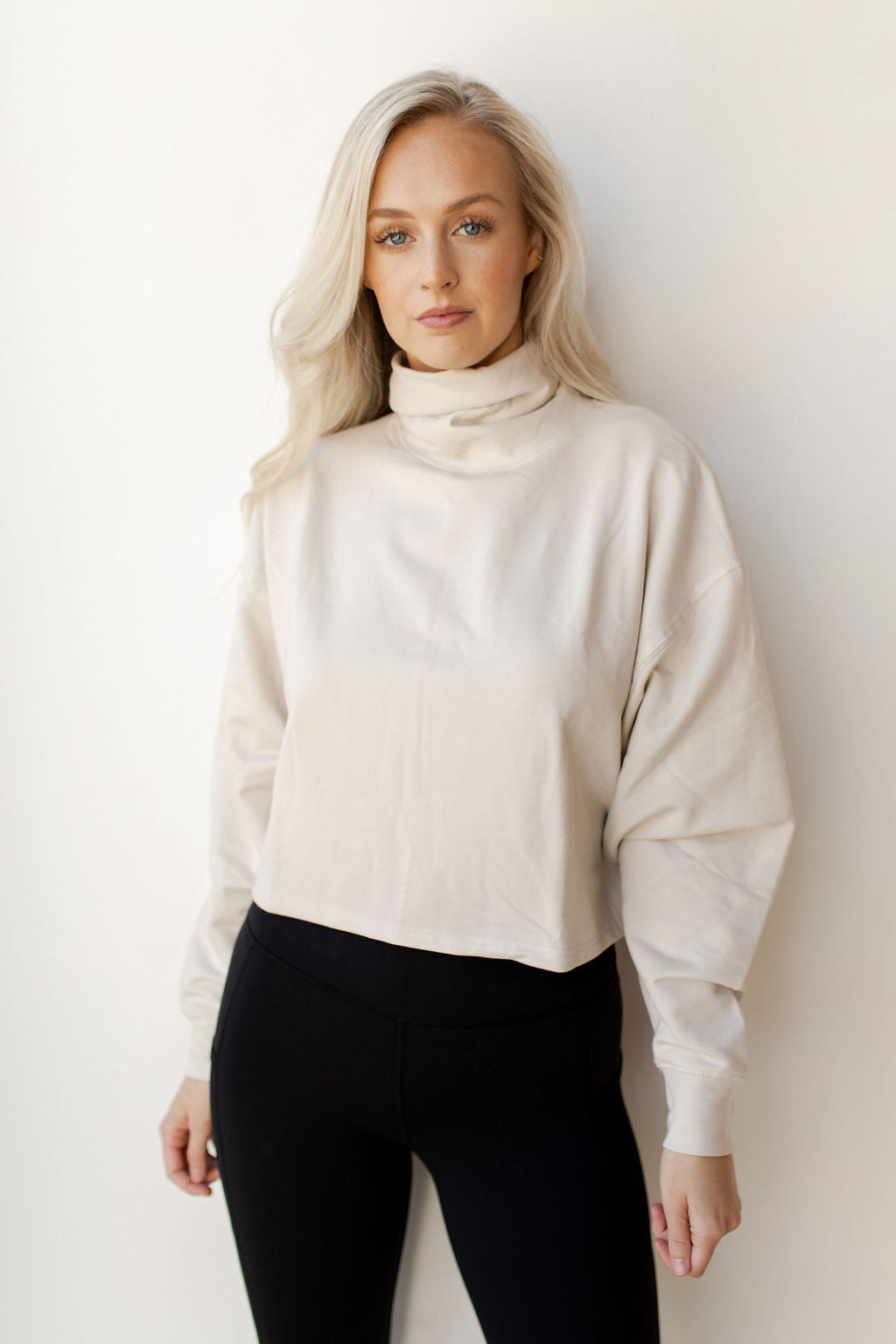 mode, turtle neck crop pullover